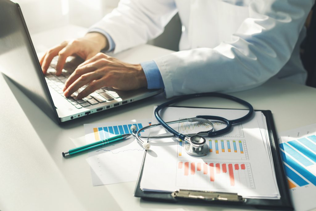 Software médico: como ele maximiza a experiência do paciente?